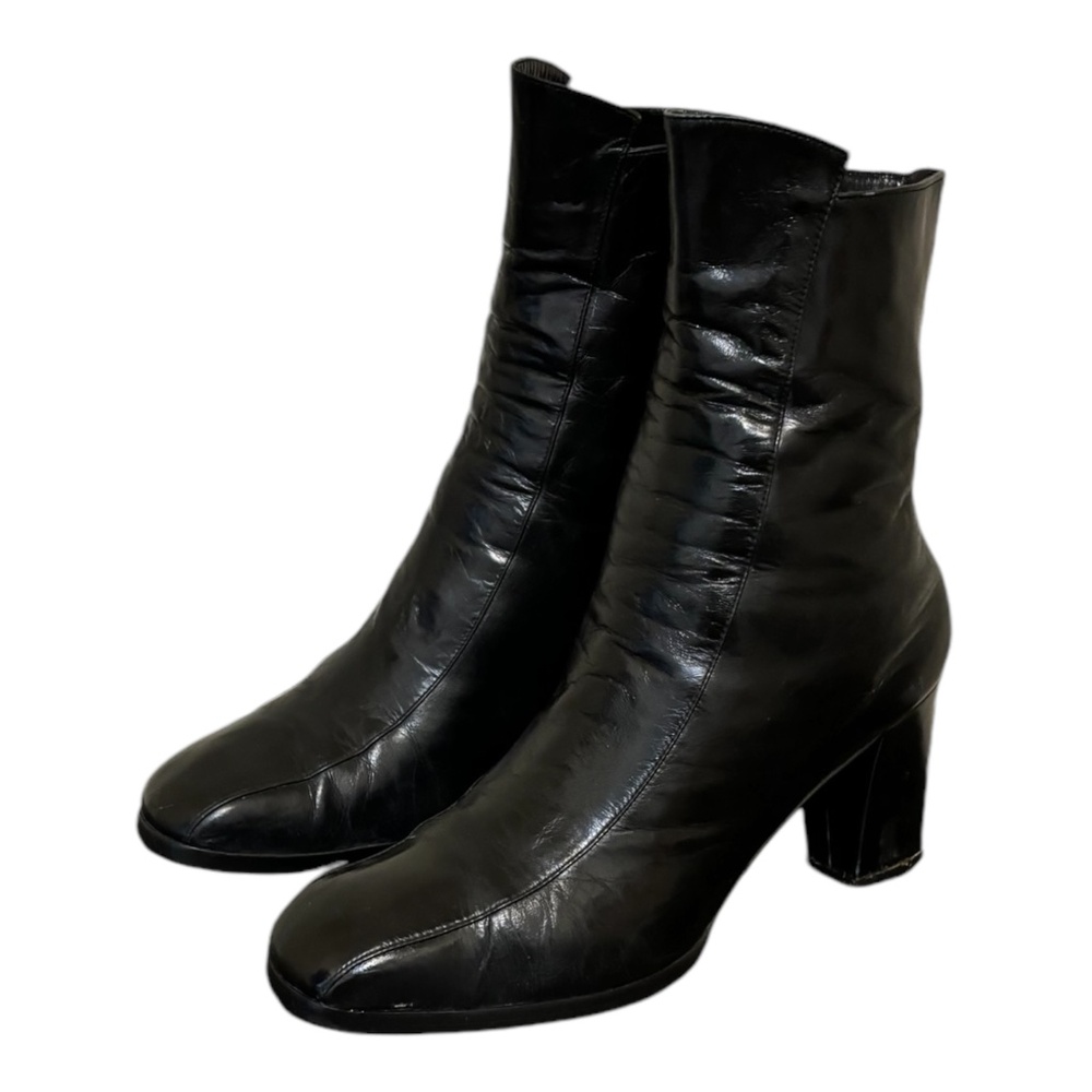 Size 7.5 Vintage short black genuine leather women high heel zip up ankle boots.